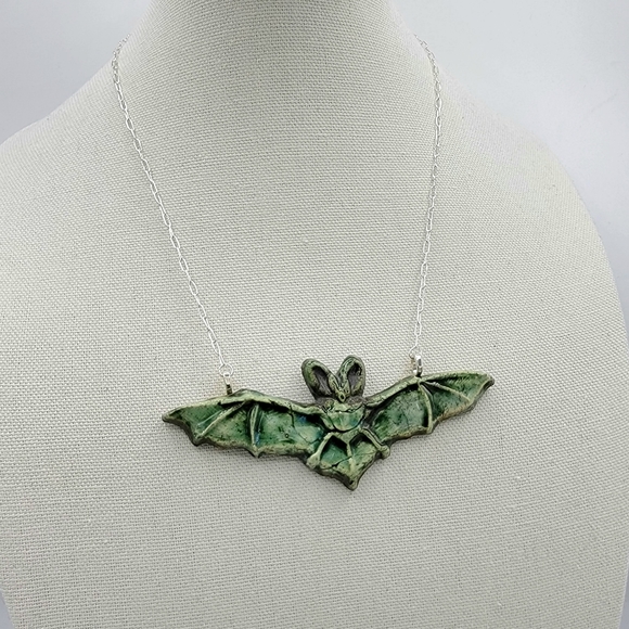 NEW large ceramic & silver BAT NECKLACE perfect goth witch HALLOWEEN gift 🎁 - Picture 4 of 7